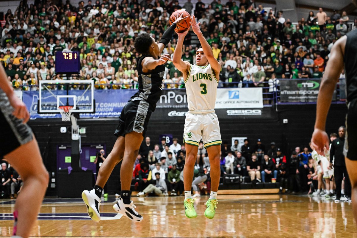 SBLiveOR's tweet photo. Photos: Tualatin and West Linn battle for 6A Oregon boys basketball state championship #opreps https://t.co/I5RXgu7OUL https://t.co/MiMGBSv0WB