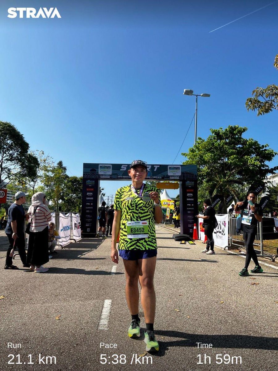 amierulfitry's tweet photo. Twincity Marathon 2023 unlocked ✅
Done &amp; dusted for my 2nd HM 

Managed to shave 14 mins from my previous PB eventho having severe side stitch at KM 12 - KM 16 . Alhamdulillah 🤲🏻. What a remarkable day to me ❤️

Thank you everyone, KRS &amp; @KyserunKrew for all ur support! https://t.co/oibls2y6g9