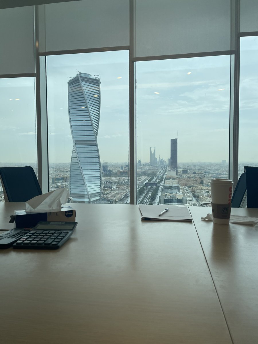 اليوم سويت مقابلة مع شركة تأجلت مقابلتي معهم مرتين، واول ماخلصت قالولي معليش هذي الادارة القانونية نحدد معك موعد مع الادارة المالية👍🏼