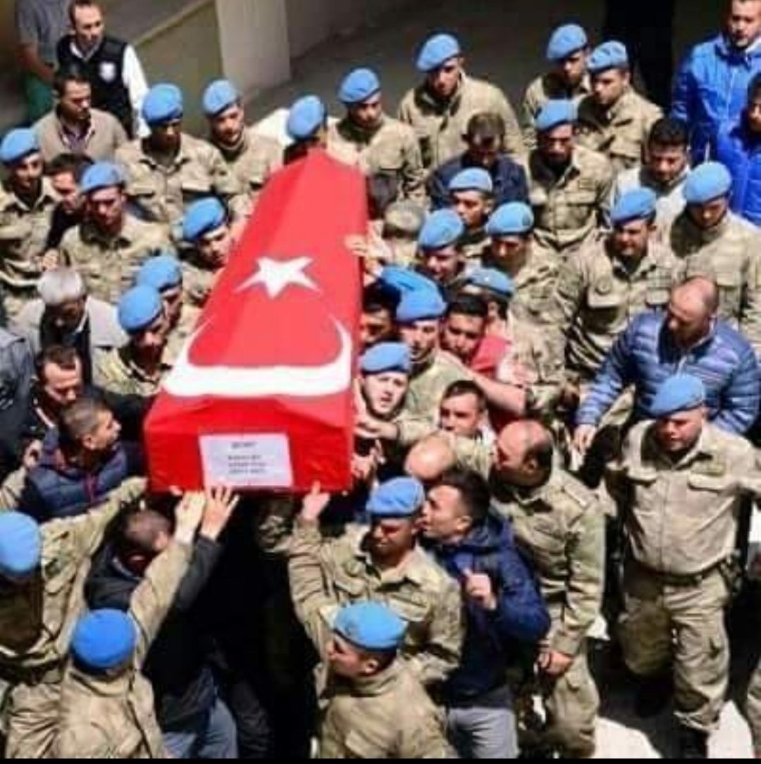 akanomer71's tweet photo. Şehit olduklarında omuzlarda taşınan ne versek haklarını ödeyemeyiz dediğiniz kahraman uzman çavuş'lar mesleki güvence istiyor
KADRO istiyor
#UzmanÇavuşlarTorbaYasaya
#UzmanÇavuşlarMilletinGönlünde
#UzmanÇavuşlarDevletinEmrinde
@alitilkici38 
@RTErdogan @TBMMGenelKurulu https://t.co/JvgqJ7WIJJ