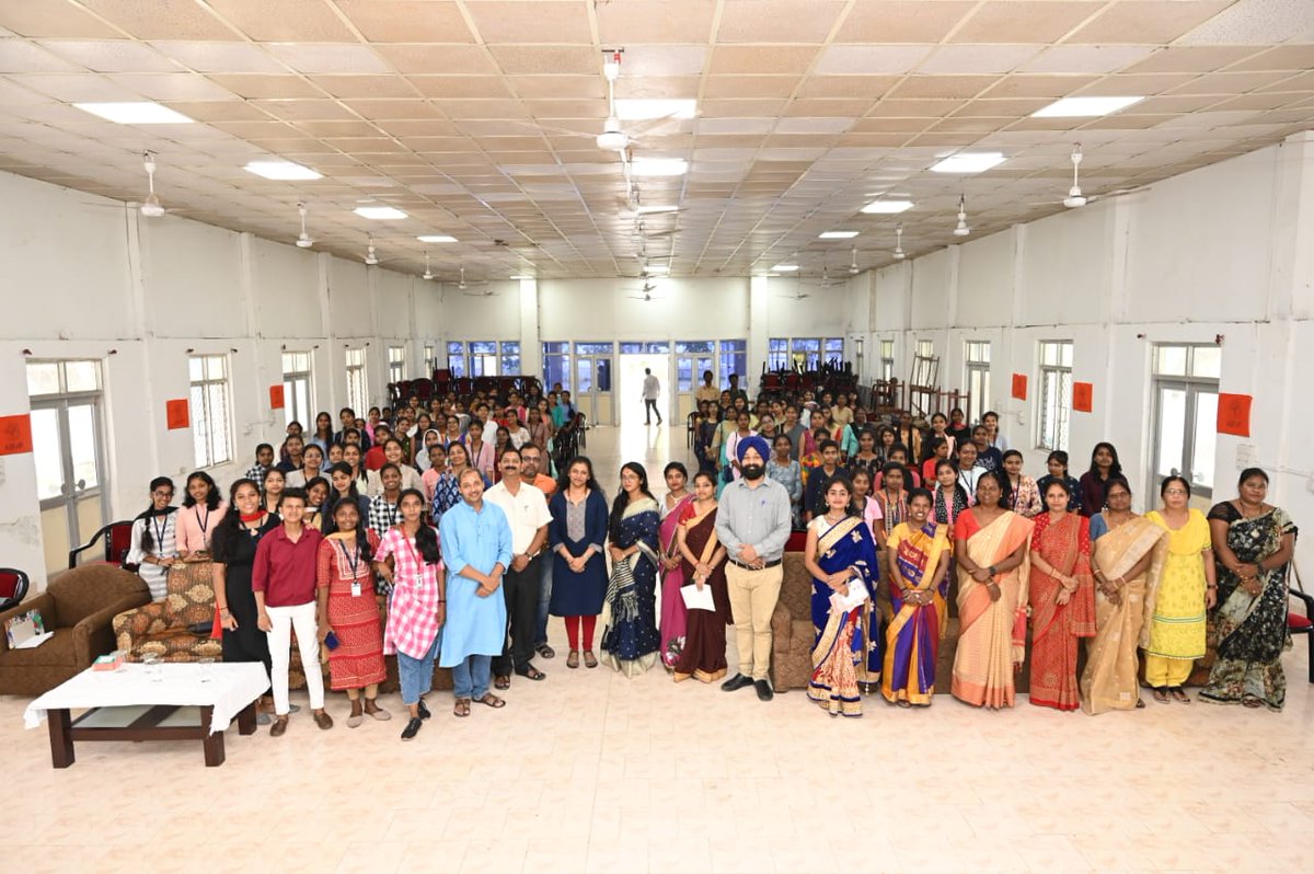 Glimpses of the seminar on 'Contributions of Women Leaders in Modern Indian Society' on the occasion of #IWD2023 by the karyakartas of ABVP in Port Blair, Andaman and Nicobar Islands.