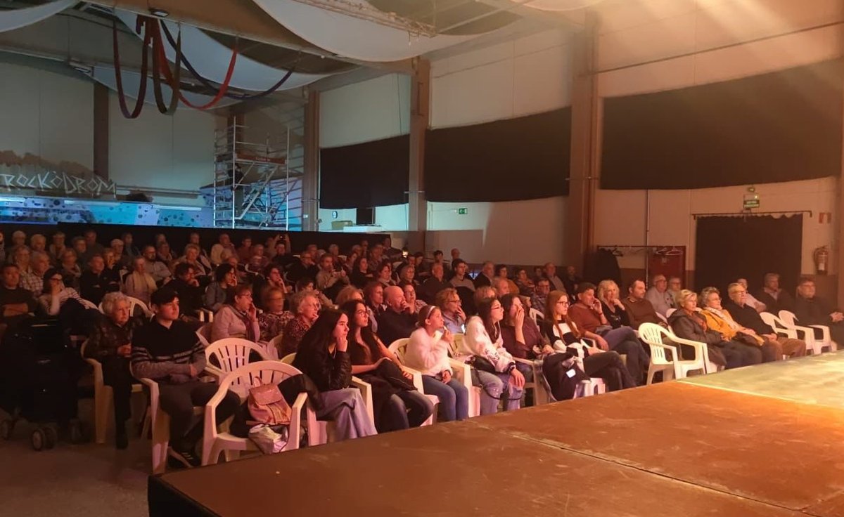 🔴 RODA D'ESBARTS

El local de la UEC es va omplir ahir de gom a gom amb la Roda d'Esbarts Catalònia, organitzada per <a href="/esbartolesa/">Esbart Olesà 🎗</a> Hi van participar el cos de dansa de l’Esbart Olesà, l'Esbart Monistrol Dansaire i Esbart Espiga d’Or, que van fer gaudir molt el públic. 

#Olesa