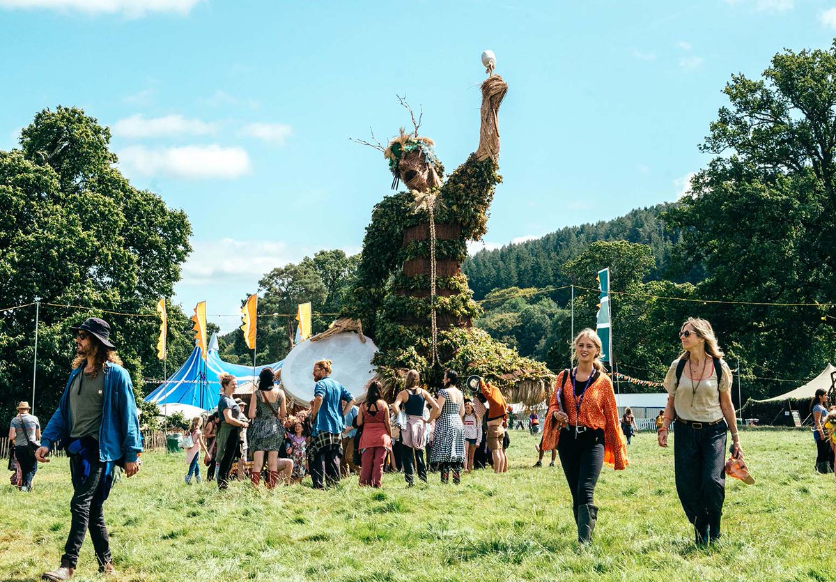 ReelBlends's tweet photo. Top 10 UK festivals article and I'm already planning my summer! From Glastonbury to Edinburgh Fringe, there's something for everyone. Can't wait to experience the music, art, and culture these festivals have to offer 🎉🎭🎶 https://t.co/qGTwXx5ZGT #UKfestivals #summerfun https://t.co/hWoiY2EthS