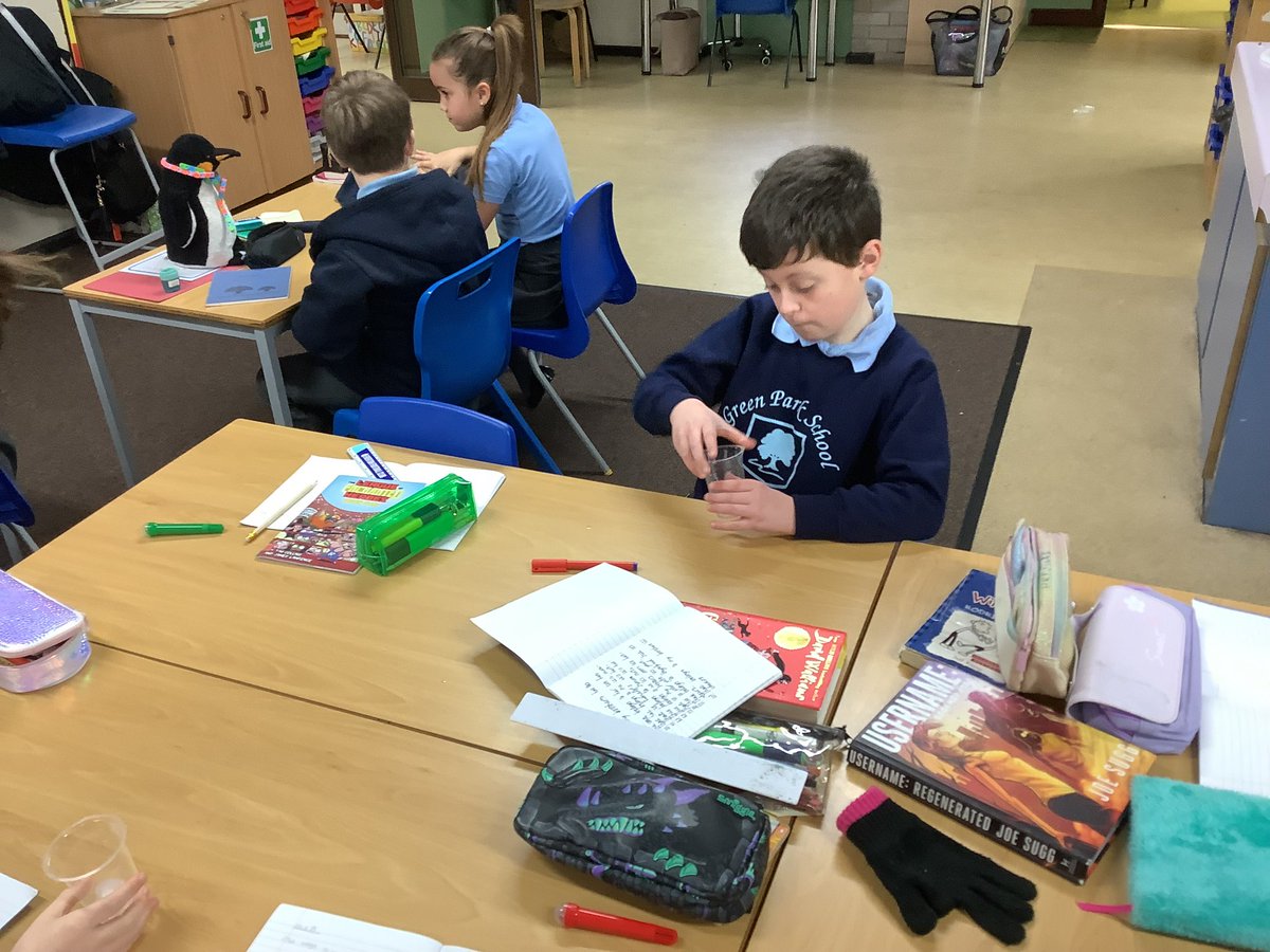 GPSmrsshotton's tweet photo. We have closely observed the effects of heating and cooling on different materials such as water and chocolate. Such creative ideas for investigations. Y4 even created a mini water cycle and grew cress without adding new water! #gpsscience @GpsYear4 https://t.co/6rPBGw4GsX