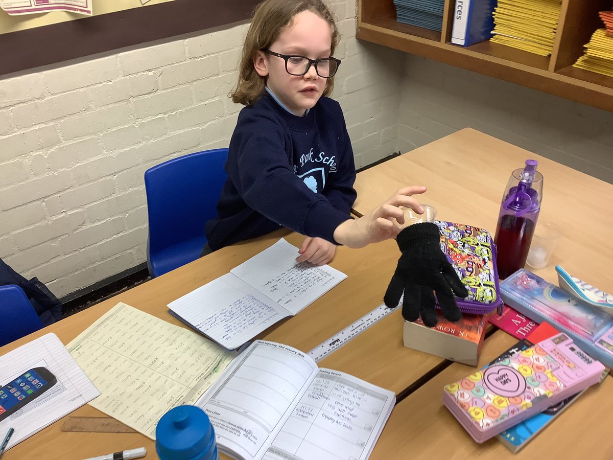GPSmrsshotton's tweet photo. We have closely observed the effects of heating and cooling on different materials such as water and chocolate. Such creative ideas for investigations. Y4 even created a mini water cycle and grew cress without adding new water! #gpsscience @GpsYear4 https://t.co/6rPBGw4GsX