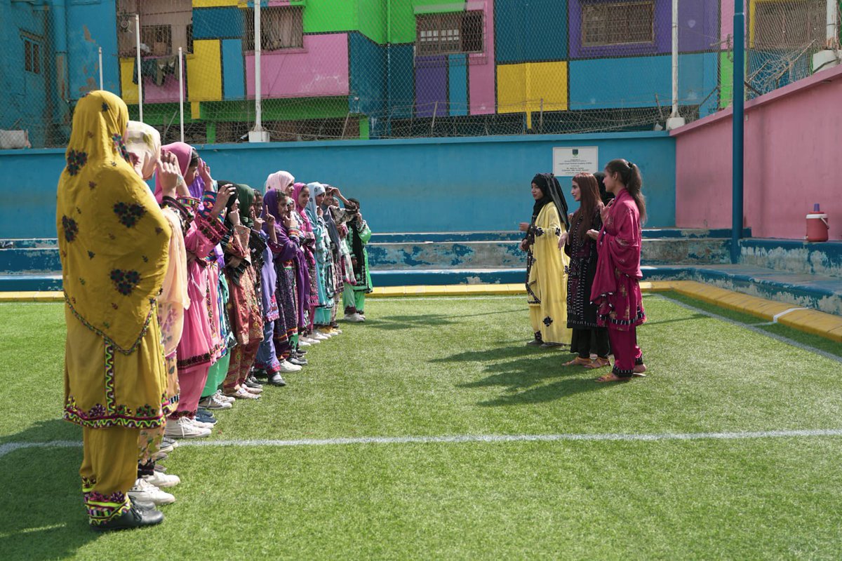 AbihaZardari's tweet photo. The Lyari girls are the perfect example of #BRAVE women. These ladies have been encouraging and inspiring many young girls to play football in Pakistan.
#NA246Lyari 🇱🇾
@BBhuttoZardari
@AseefaBZ
@BakhtawarBZ https://t.co/9Rxn3tMpc4