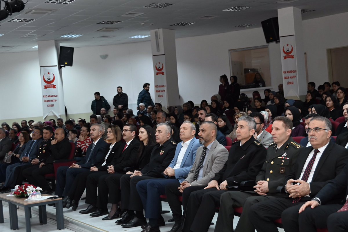 nevsehirvalilik's tweet photo. 📍#İstiklalMarşımız102Yaşında 

Valimiz İnci Sezer Becel, İl protokol üyeleri ile birlikte, İstiklal Marşı’mızın kabulünün 102. yıl dönümü ve Milli Şairimiz Mehmet Akif Ersoy’u Anma Günü nedeniyle düzenlenen programa katıldı. 
⤵️ https://t.co/CvvkYn633O