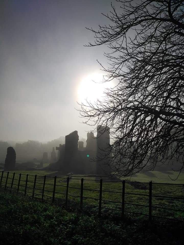 Castle Acre Priory one misty morn.
#castleacre #Castleacrepriory #Norfoln