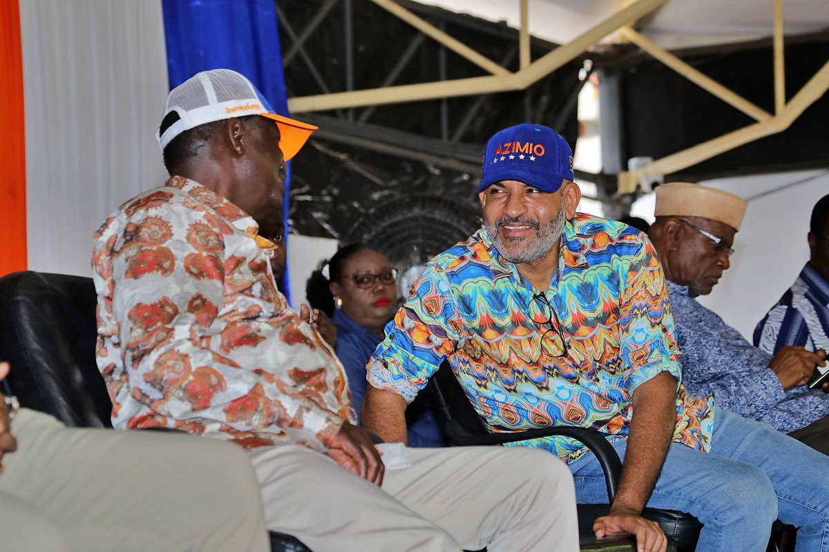 A_S_Nassir's tweet photo. Hamna yeyote ambaye  ataweza kukaa kimya akiona njia Kenya inavyoelekea kama nchi. 

Hii leo nimeandamana na Kinara wa chama cha Azimio Mstahiki Raila Odinga ili kuonyesha umoja wetu katika wito wa kusawazisha hali ya maisha na demokrasia. 
@RailaOdinga

#PeoplesBarazaMombasa https://t.co/VyplE6jyNJ