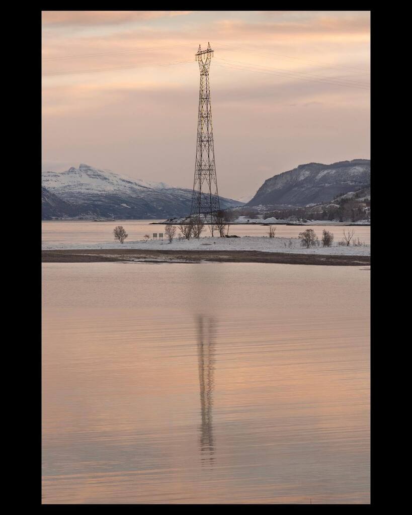 TimFPindar's tweet photo. Pylons are often an annoying feature in landscape photography, so it’s nice occasionally to make them the subject! 
An early morning near Tjeldsundbrua, Lofoten, Norway last month.
 #timpindarphotography #canon #canonglobal 
#mycanon #nisiuk #lofotenisla… https://t.co/Dv3uXSz03r https://t.co/Rbzfl7WOWE