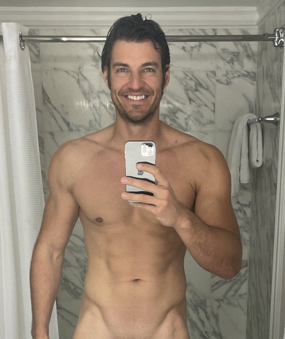I&rsquo;ve made it to 40! Feel free to call me daddy anytime. Thank you for birthday wishes lovers. I&rsquo;ve decided