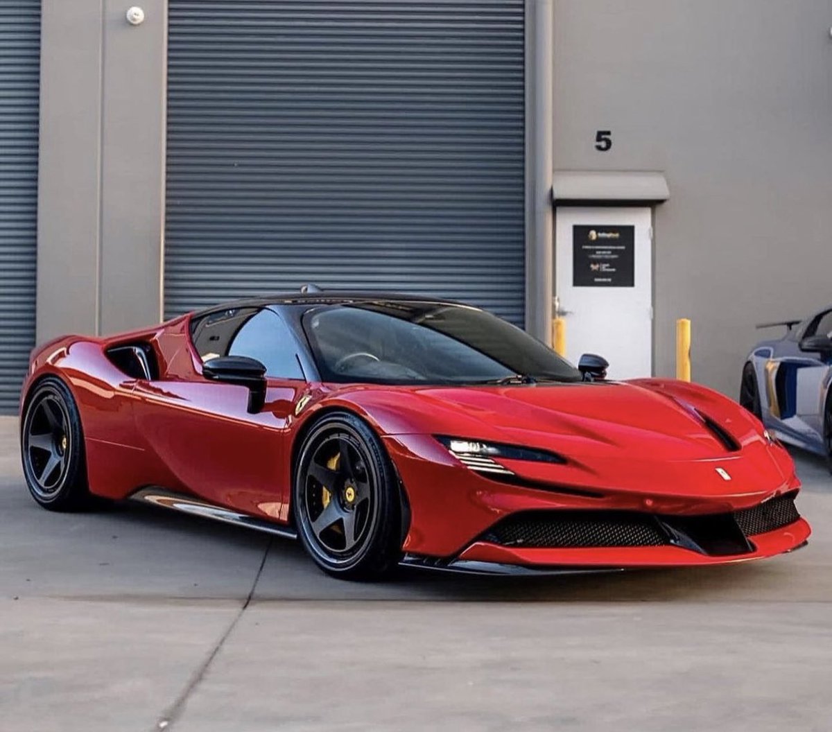carpxrnpicx's tweet photo. Ferrari SF90 Stradale https://t.co/KGybAw2FYA