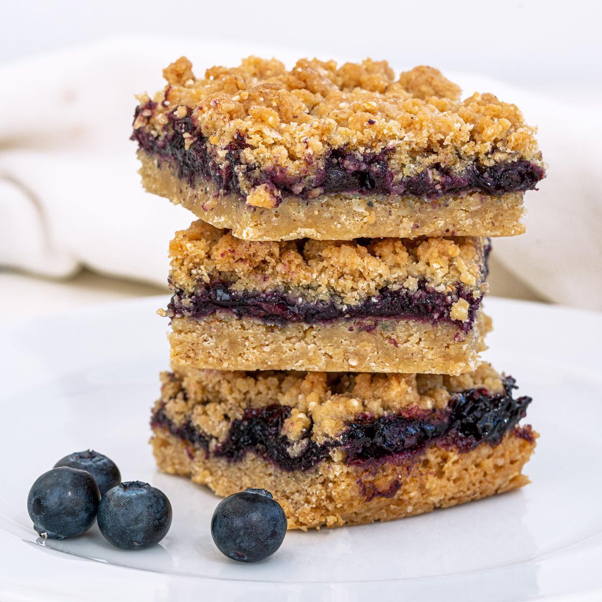 We're switching things up a bit for #BritishPieWeek - we've gone for these Blueberry Pie Bites!😋🫐

They're quick and easy to make and use our organic gluten free pure porridge oats. 

Find the recipe here bit.ly/3nJJRyh