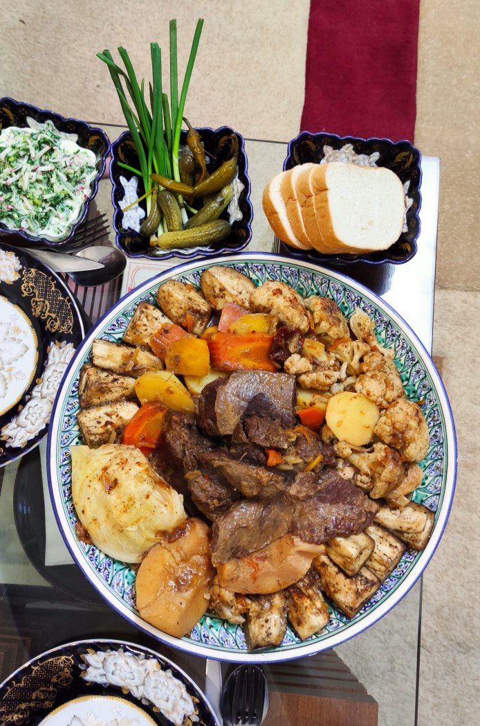 Uzfood_global's tweet photo. Сегодня на ужин ДЫМЛЯМА / ДИМЛАМА / ДОМЛАМА👌
мясо, картошка, лук, капуста + цветная, айва, баклажаны, морковь, помидоры, зелень и т.д. https://t.co/c99y5QL55M