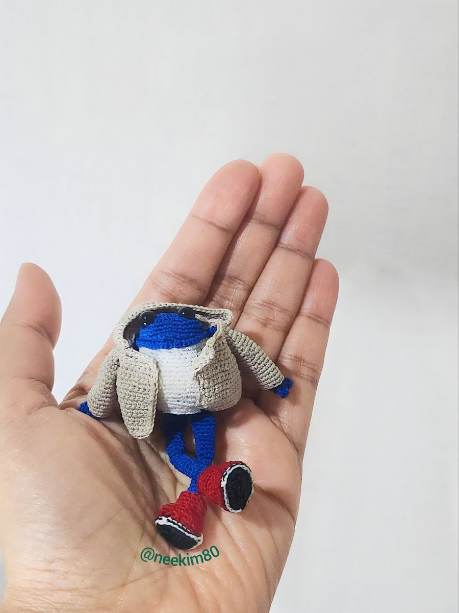 Iriskim0517's tweet photo. Little frog (miniature version)
#frogdoll #crochet #crochetlove #TikTok #TikTokviral #knittingtopia #KnittingPattern #froggies #miniature https://t.co/DEx54XJvKW