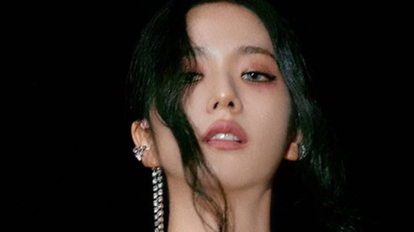 jisoogaIIery's tweet photo. details for me by jisoo https://t.co/2OKkUzW91P