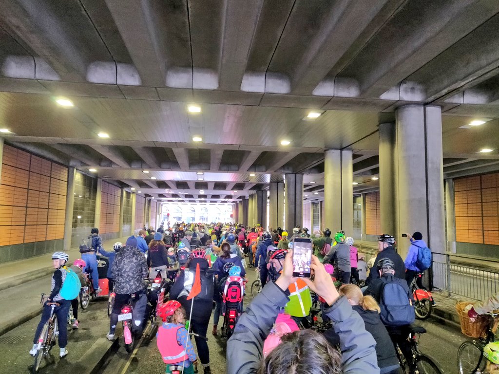 netwench's tweet photo. What a fantastic @KidicalMassLond ride from Granary Square to Ewer St, Southwark for a play street!
Thanks to all the hard work that went into making this happen, with special mention to @rooftopcuppa, @hoxtonrich, @0jhl, @_ChrisDixon_, @Rahario, @suamirocha &amp; marshalls/stewards. https://t.co/VfkL9MIHZP