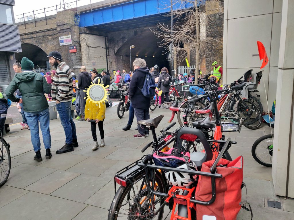 netwench's tweet photo. What a fantastic @KidicalMassLond ride from Granary Square to Ewer St, Southwark for a play street!
Thanks to all the hard work that went into making this happen, with special mention to @rooftopcuppa, @hoxtonrich, @0jhl, @_ChrisDixon_, @Rahario, @suamirocha &amp; marshalls/stewards. https://t.co/VfkL9MIHZP