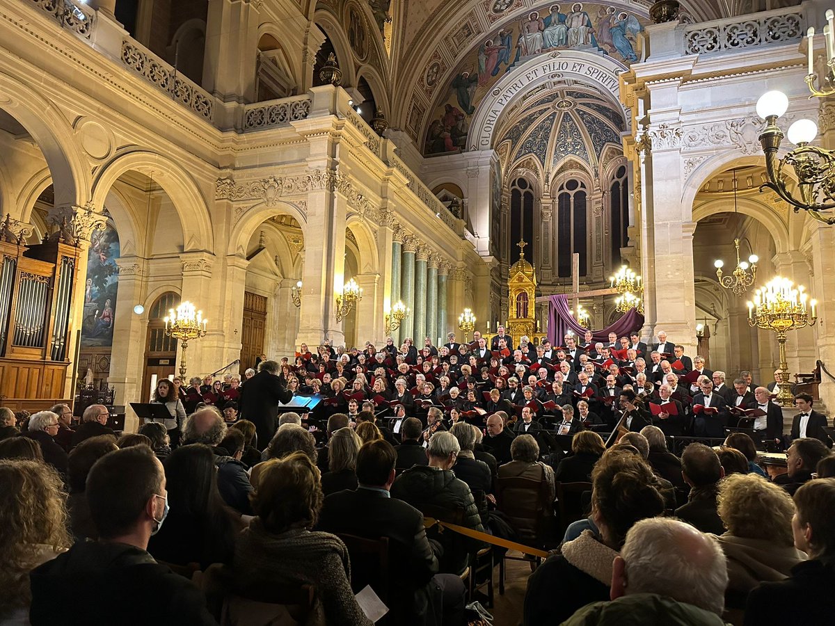 ChoeurHReiner's tweet photo. #REQUIEMVERDI Vendredi #ÉglisedelaTrinité
Merci aux musiciens, solistes et à notre chef d'orchestre #HuguesREINER pour ce magnifique #concert !
Prochain concert le 14 avril au #TempledePassy :
Gloria,Timor Tremor #Poulenc
Cantique J Racine, Pavane  #Fauré https://t.co/JoiUk8lHTv