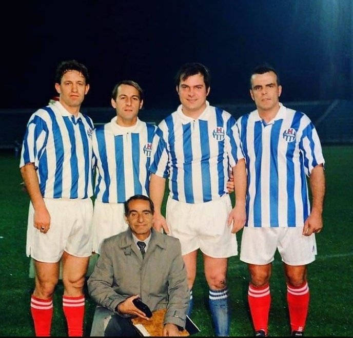 Bardheblu29's tweet photo. #ForcaTirona #Tirona
#NEJEMITIRONA #Tirana
1.Agustin Kola me Çim Muçën,
Ner Hodja,Ben Minga dhe
i madhi Veli Rada
2.Agustini me Hodjën 🏆 1989
3.Kola me Fortuzin duke festuar
mbas një goli kundër morrit t'kuq. https://t.co/Uh7L8v3VpQ