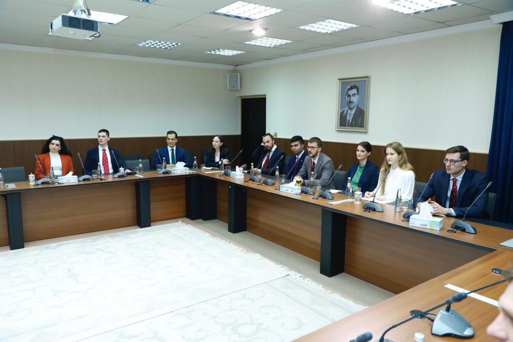 SafeenDizayee's tweet photo. Received students from @DA_vienna accompanied by Prof. Thomas ROW and @KRG_Austria Rep Dr. Mustafa Ramazan. I gave an overview of KRI's international diplomacy, Kurdish movements and current achievements. I welcomed them to Kurdistan and wished them success and a bright future. https://t.co/RPmSuFYG0Q