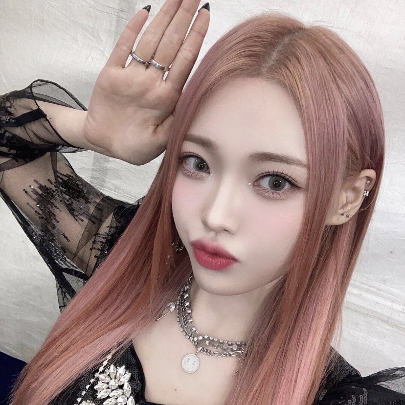 billliestayc's tweet photo. happy sumin day!!!! 

#편히앉아_수민이_생일_속으로
#HAPPYSUMINDAY https://t.co/4WP2b5gEia