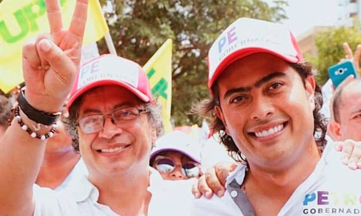 cristinaplazasm's tweet photo. En las campañas, el presidente @petrogustavo se pavoneaba con su hijo por la calles de Barranquilla. Lo abrazaba orgulloso y lanzaban corazones a doquier. Ahora se excusa en que ni lo crio… Así son y lo peor es que hay quienes caen en esa narrativa cínica. https://t.co/zXMrKEzzfm