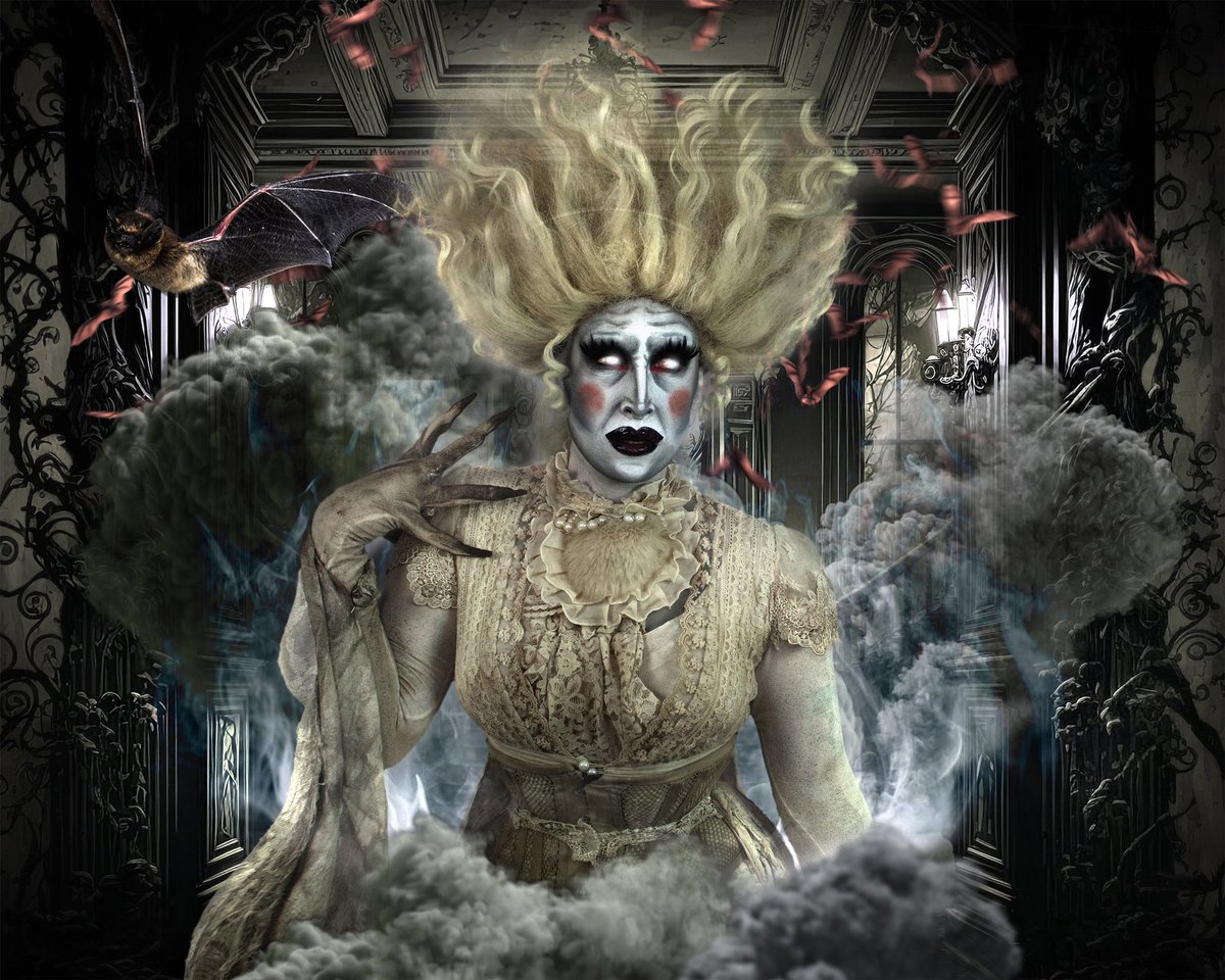 LooseyLaDuca's tweet photo. Some tea: I had less than an hour to completely de-drag, take my makeup off from the stand up show, re-do my face and get back into full vampire drag for the runway. Here’s the full fantasy with MUCH more time to get ready 😂

Look head to toe by me
Edit: @retoucher_ryan https://t.co/soWiXBwS5F
