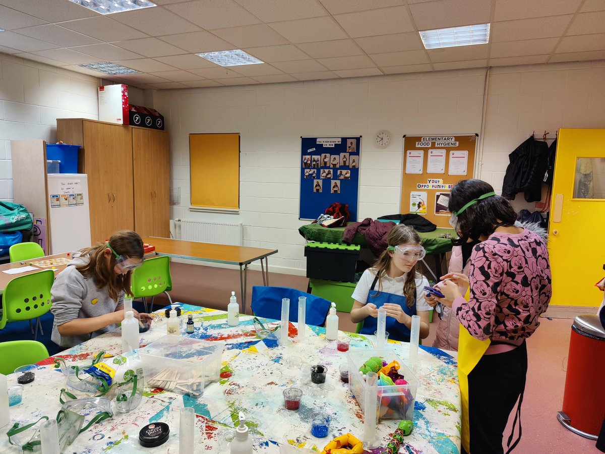 RippleRestalrig's tweet photo. Our drop in’s had a great time this week with the guys from @EdSciFest making slime #slimemaking #sciencefun https://t.co/gyvGWyWOU1