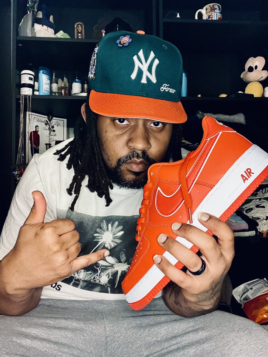 OGMickDre's tweet photo. New pick up 🤙🏾
#wearyourkicks #atmoscollectorsclub #kotd #snkrsliveheatingup #yoursneakersaredope #snkrskickcheck #ootd #whatsonyourfeet #feetheat #icollectkickzz #areyouinfld #ogmickdre #mickdre #yoursneakersaredope #kicksarealifestyle #kicks0l0gy #AF1 #af1low https://t.co/HbkwBQZzB0