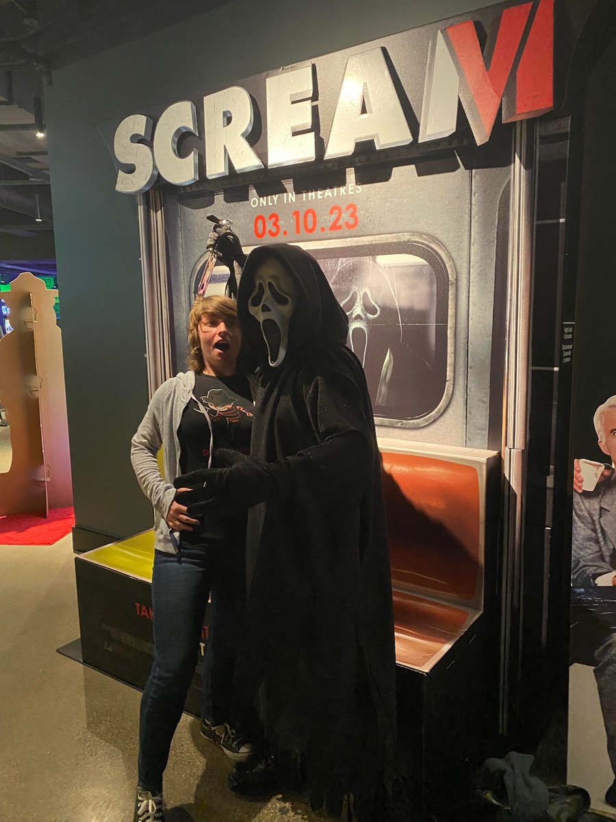 tracyj314's tweet photo. In the most perfect timing I'll probably experience in my life, just as I went to pose in front of this photo op Ghostface showed up! Thanks @AlamoChicago !  #Scream6 once again exceeded my expectations and is another solid entry to the Scream franchise https://t.co/bt0nVGMwwU