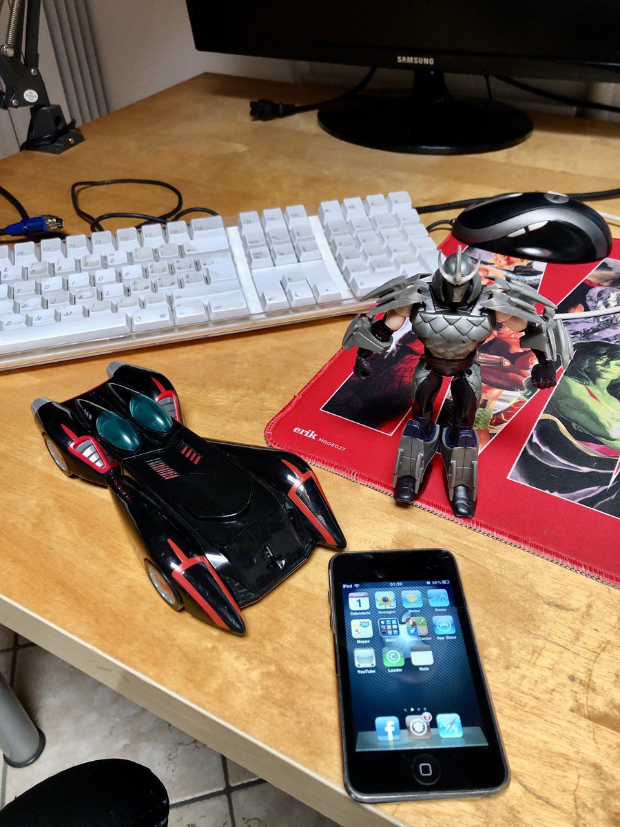 nerditudine's tweet photo. Acquistini dal mercatino di oggi… #batmobile #shredder #ipodtouch2 https://t.co/mvzuA9eUb9