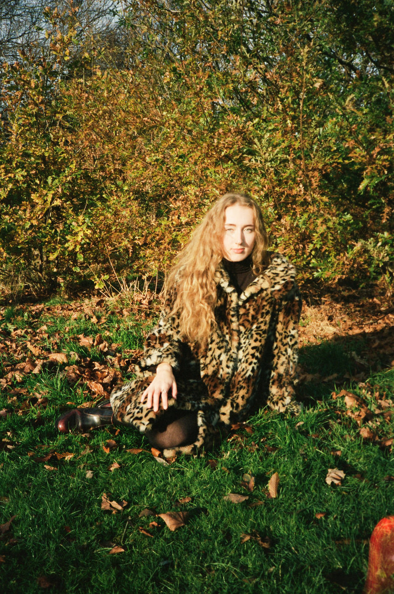 #studiolistening - some Sunday folk to soothe the soul... courtesy of ethereal Liverpool-based artist <a href="/sbernicemusic/">Sophie Bernice</a> 🍃

Listen to 'To be a human' on Spotify here: open.spotify.com/album/3g0VCE2f…