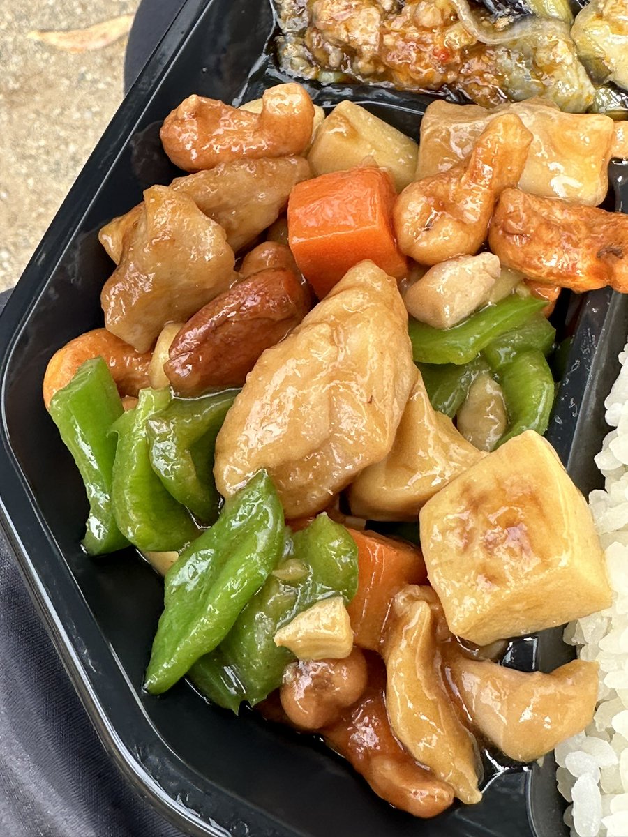 toppariccha's tweet photo. ずっと前から気になっていた
ロケ弁の喜山飯店

いつもの、手作り弁当も美味いけど

確かに、さらに大きな幸せ運ばれた https://t.co/NuV8oZKxAk