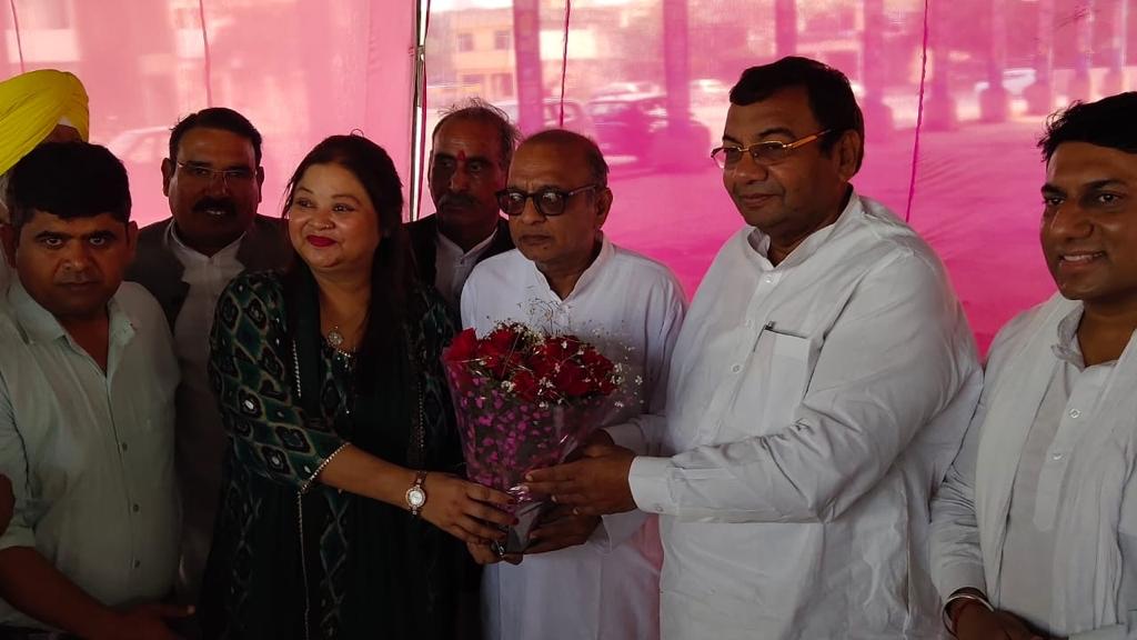 पंचकूला सैक्टर 20,अनाज मण्डी में आयोजित 'कार्यकर्ता संवाद कार्यक्रम' में<a href="/DrSushilKrGupta/">Dr Sushil Gupta</a> जी का स्वागत किया,
सैकड़ों लोगों को पार्टी की सदस्यता ग्रहण करवाई <a href="/SandeepPathak04/">Dr. Sandeep Pathak</a>  <a href="/ArvindKejriwal/">Arvind Kejriwal</a> <a href="/anuragdhanda/">Anurag Dhanda</a> <a href="/AAPHaryana/">AAP Haryana</a> <a href="/Saurabh_MLAgk/">Saurabh Bharadwaj</a> <a href="/AAP4Panchkula/">AAP Panchkula</a> <a href="/YogeshwarShrma/">Yogeshwar Sharma</a> <a href="/AAPDelhi/">Aam Aadmi Party Delhi</a> @JoinAAP