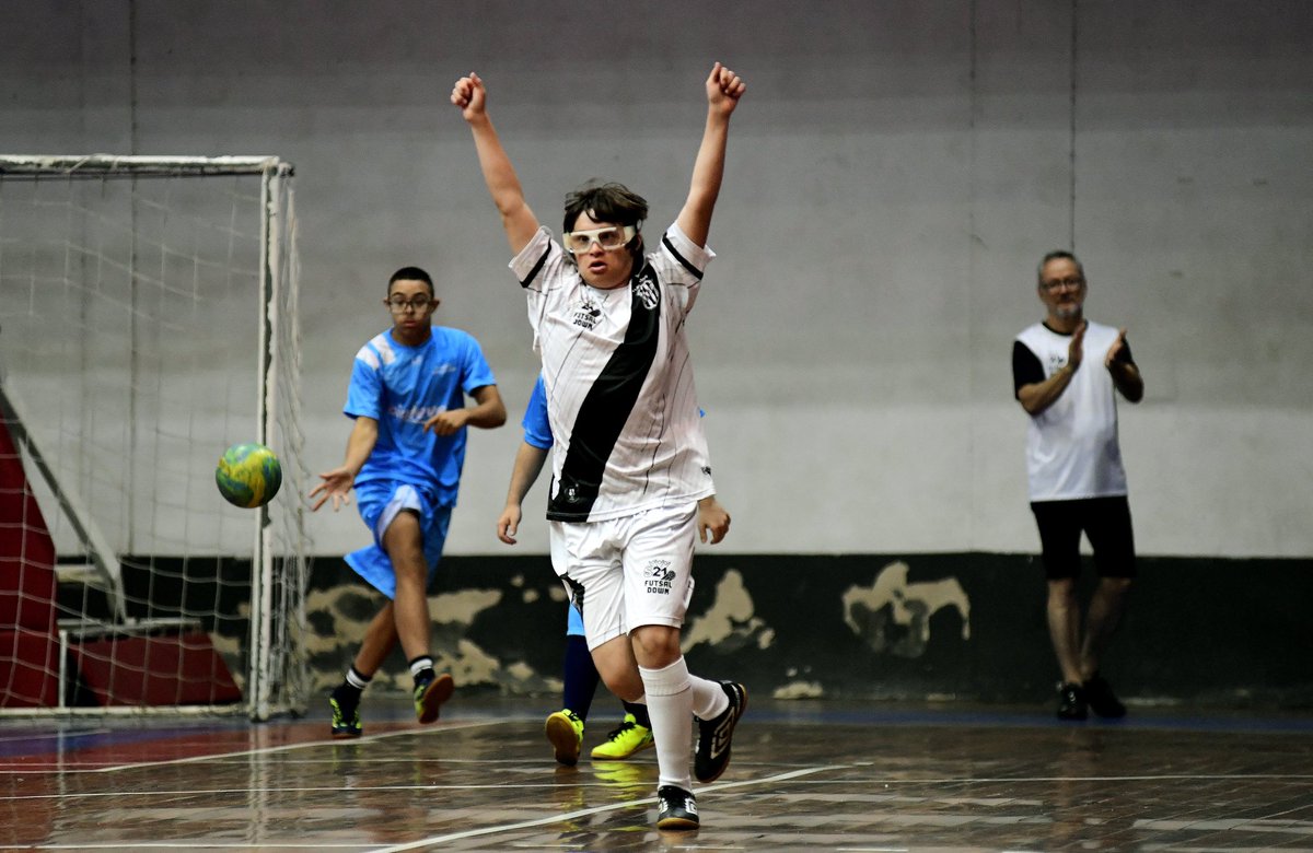 aapp_oficial's tweet photo. Nação! ⚫️⚪️
Nossa equipe de futsal down, Ponte Preta S21, fez um jogão amistoso com a ADC Embraer, na manhã de ontem, no Ginásio da Ponte Preta, Paineiras. Bora conferir algumas lindas imagens desta vitória da inclusão e oportunidade! ❤️😍🦍
📸 Marcos Ribolli
#S21Futsal #CDBI https://t.co/veJIRKmFn9