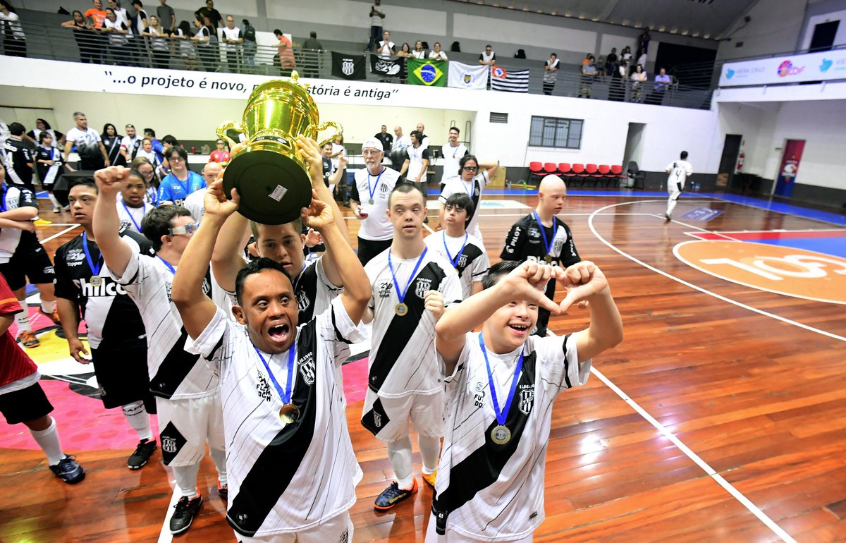 aapp_oficial's tweet photo. Nação! ⚫️⚪️
Nossa equipe de futsal down, Ponte Preta S21, fez um jogão amistoso com a ADC Embraer, na manhã de ontem, no Ginásio da Ponte Preta, Paineiras. Bora conferir algumas lindas imagens desta vitória da inclusão e oportunidade! ❤️😍🦍
📸 Marcos Ribolli
#S21Futsal #CDBI https://t.co/veJIRKmFn9