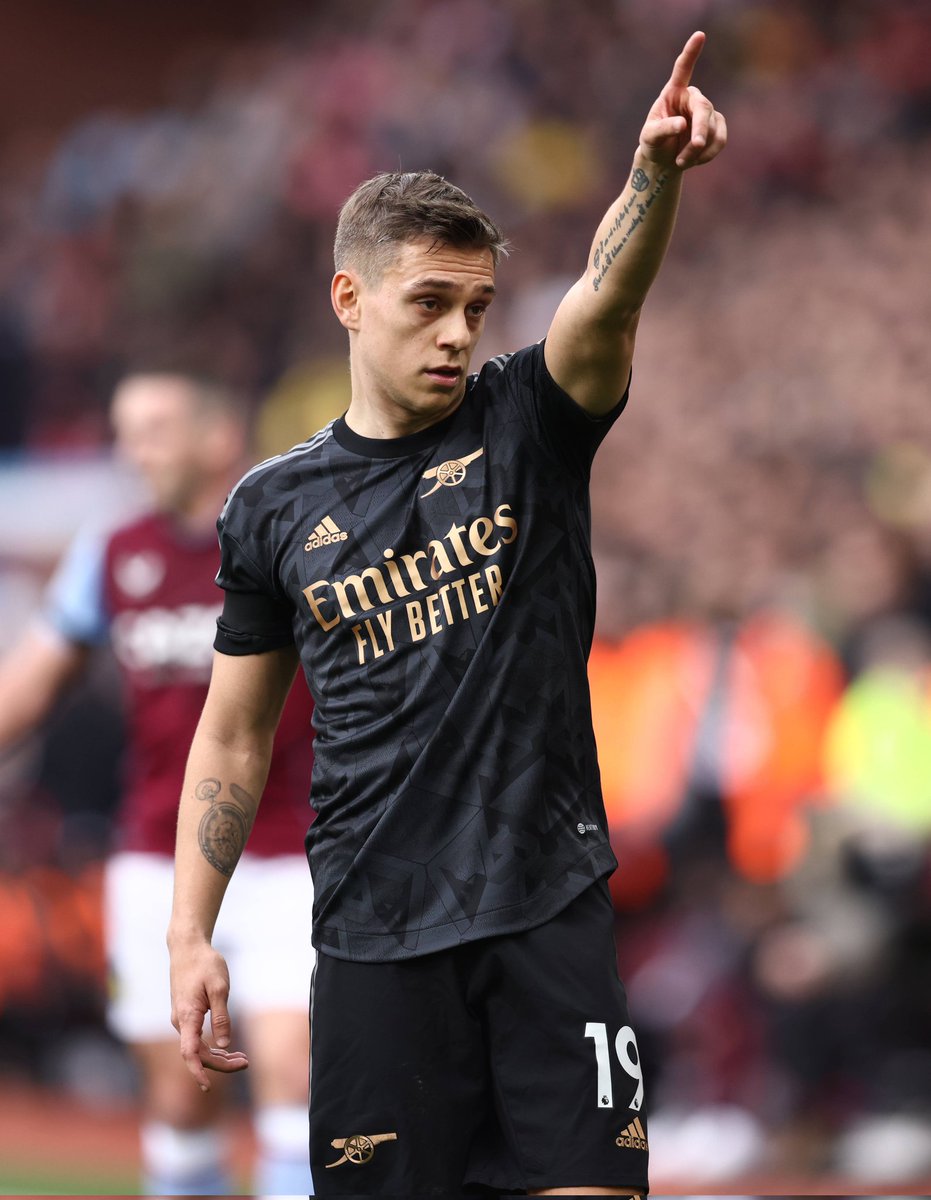 nicowizzyikenna's tweet photo. For assisting three goals against @FulhamFC this afternoon, @Arsenal's Leandro Trossard has become the first player in @premierleague history to make a hat-trick of assists in the first half of an away game.

#EPLMD27 #FULARS(0–3 68') #NICOSTUDIOCHECK https://t.co/OOENp2EUKS
