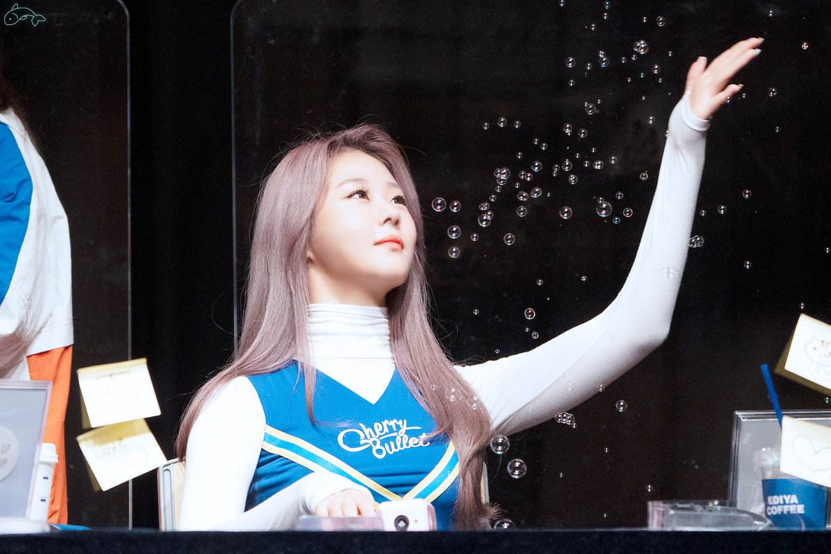 ChaeLo__'s tweet photo. HBD🎉 Chaerin~😻
오늘도 웃음 가득한 하루보내~!!

#체리블렛 #CherryBullet #박채린 #채린 #CHAERIN https://t.co/LV0B58q6Ma