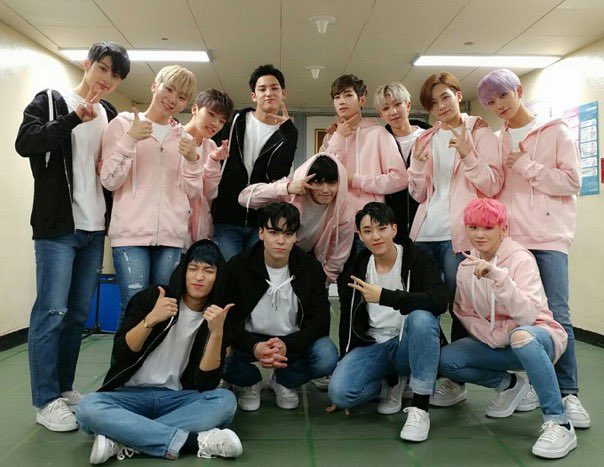 shua_1230_J's tweet photo. SEVENTEEN IN CARAT LAND

2017                                     2018

2019                                    그리고 현재 https://t.co/IjsoL4ddoU