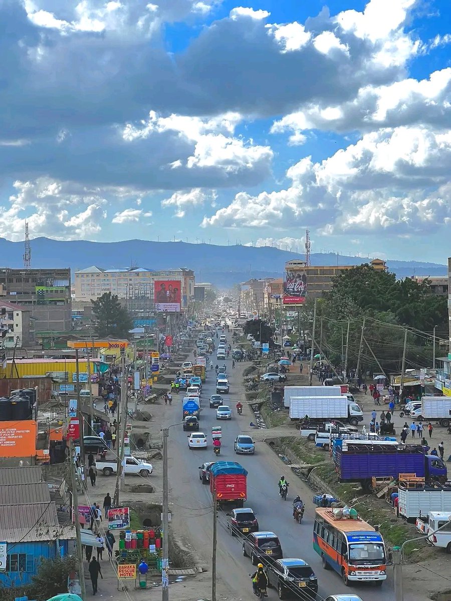 LeeKariuki6's tweet image. @KenyanTraffic @sikikasafety @Ma3Route beautiful #eyeview our country Kenya