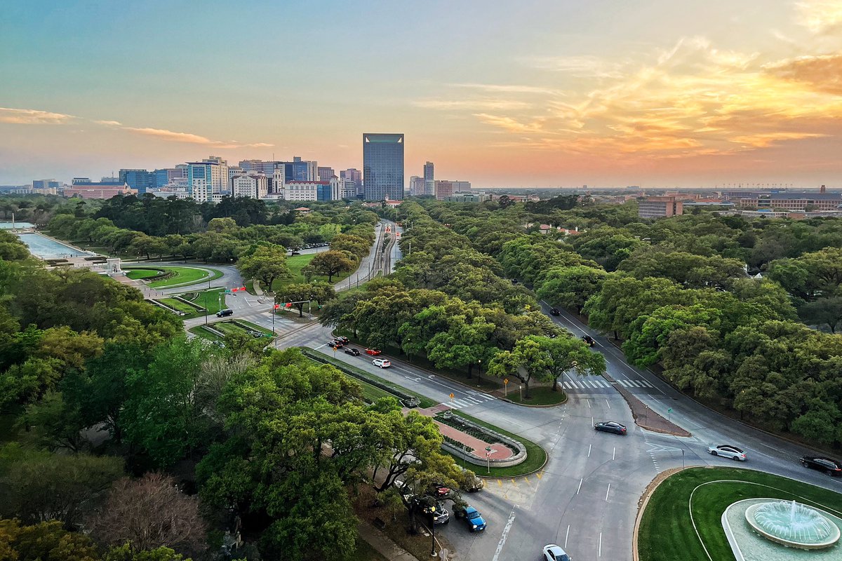 Spectacular view of the Houston sunset, Texas Medical Center, Hermann Park, and Rice University 😍 #shotoniphone