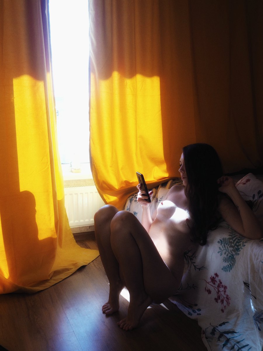 Annawannacuddle's tweet photo. sunlight as a bikini^^ https://t.co/By0jqkM2HK