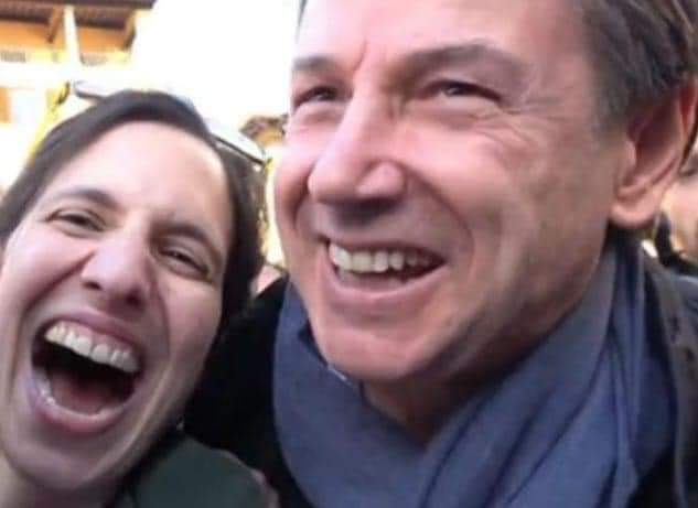 PropagandaRigh1's tweet photo. Ve li ricordate questi due a Firenze?
La tragedia di Cutro era appena avvenuta e loro ridevano e scherzavano ad una manifestazione pubblica.

Perché per gli SCIACALLI festeggiare il proprio compleanno in privato è una vergogna invece fare i pagliacci per strada va benissimo https://t.co/scWb0eREJu
