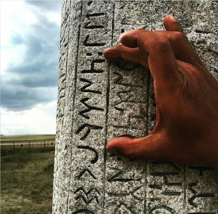 TurkTarihArsiv's tweet photo. “Ağaç kovuğundan çıkmadık, gökten zembille inmedik. Tesadüfen olmadık, toplamayla oluşmadık. Tarihte Türk’tük, halde Türk’üz, istikbalde de Türk olacağız.” https://t.co/rR8Fjgullm