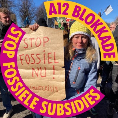 kim_kahn's tweet photo. #nieuweprofielfoto
Het was een bijzondere dag gisteren met ☀️nige en 🎶 hoogtepunten en 💦💦dalen.. We hebben gebruik gemaakt van ons #protestrecht.
En het belangrijkste: we laten ons niet intimideren of wegspuiten.
WE KOMEN TERUG OP DE #A12!
#StopFossieleSubsidies https://t.co/HkkiaQRO97