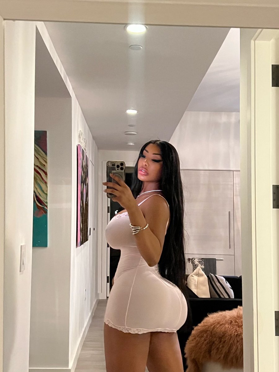 itsdaniko's tweet photo. their solo content sits all the ig models https://t.co/XKp9MSVUTM