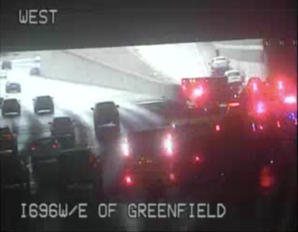 WWJTraffic's tweet photo. Icy road conditions causing multiple crashes on EB and WB I-696 at Greenfield
Expect backups as you approach and slow down π
#wwjtraffic #detroitforward @WWJ950 @Audacy @JimHugh73192900 LIVE>>https://t.co/s9GHhuolhM https://t.co/9nCoxhB1PK