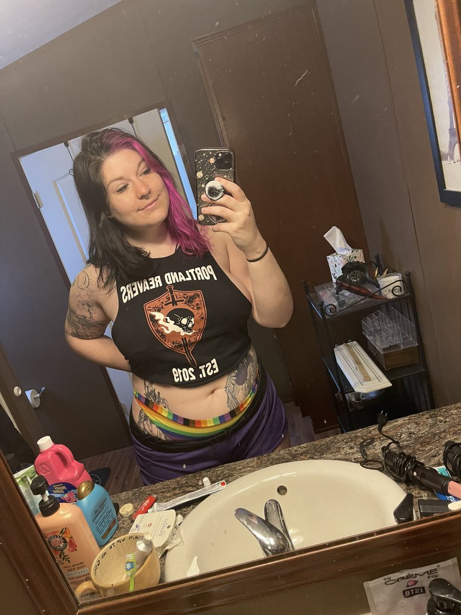 QuinNight666's tweet image. Thanks for hanging out LIVE today on Tiktok. 40 Retweets and ill lift the shirt!