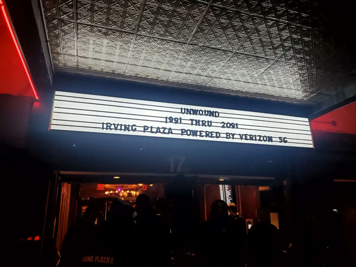 Ropstyle's tweet photo. The equivalent picture to a scenic mountain view, very legendary. Excellent show by one of my favorite band in 90s, rest in peace, Vern! https://t.co/QQSwdEanm6